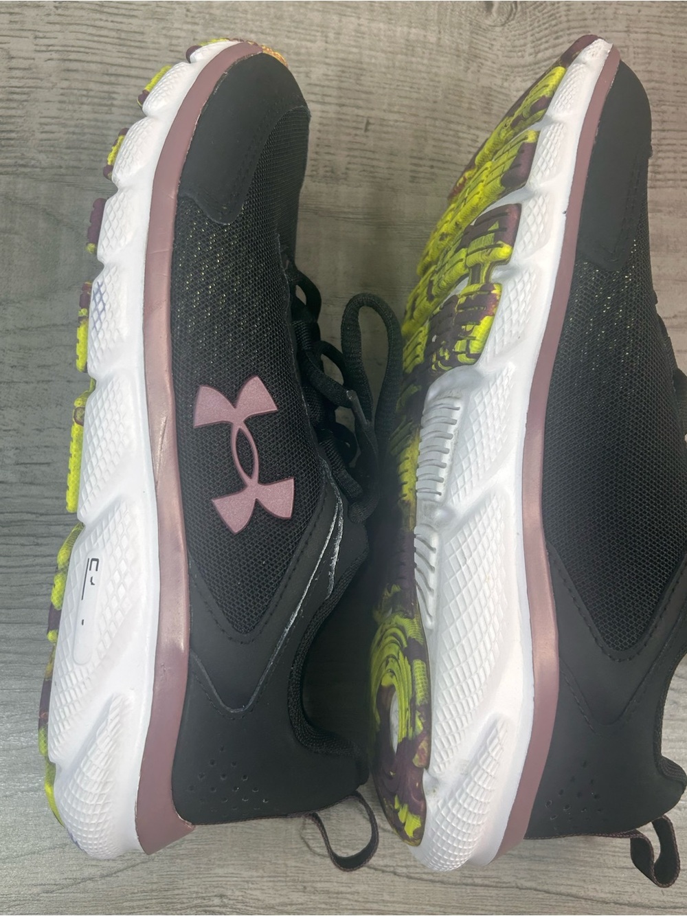 Under Armour Women's Charged Assert Black & Mauve Athletic Running Sneakers Sz7 - Picture 10 of 11
